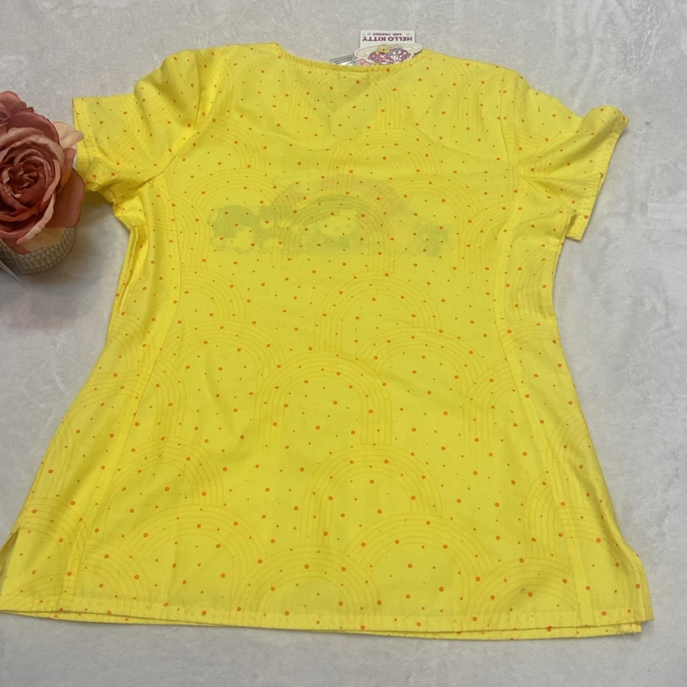 HELLO KITTY Size M NWT Bright Yellow Scrub Top - Picture 7 of 7